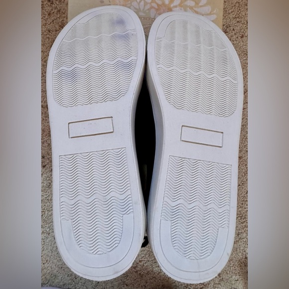 NIB VERY G HARVEST SNEAKERS—Women's Black (faux) Suede - Picture 5 of 6